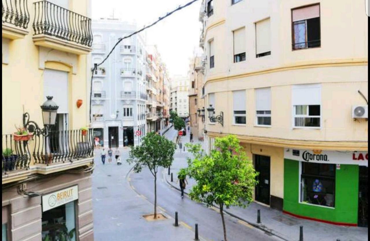 Junto al Mercado de Ruzafa Valencia Exterior foto